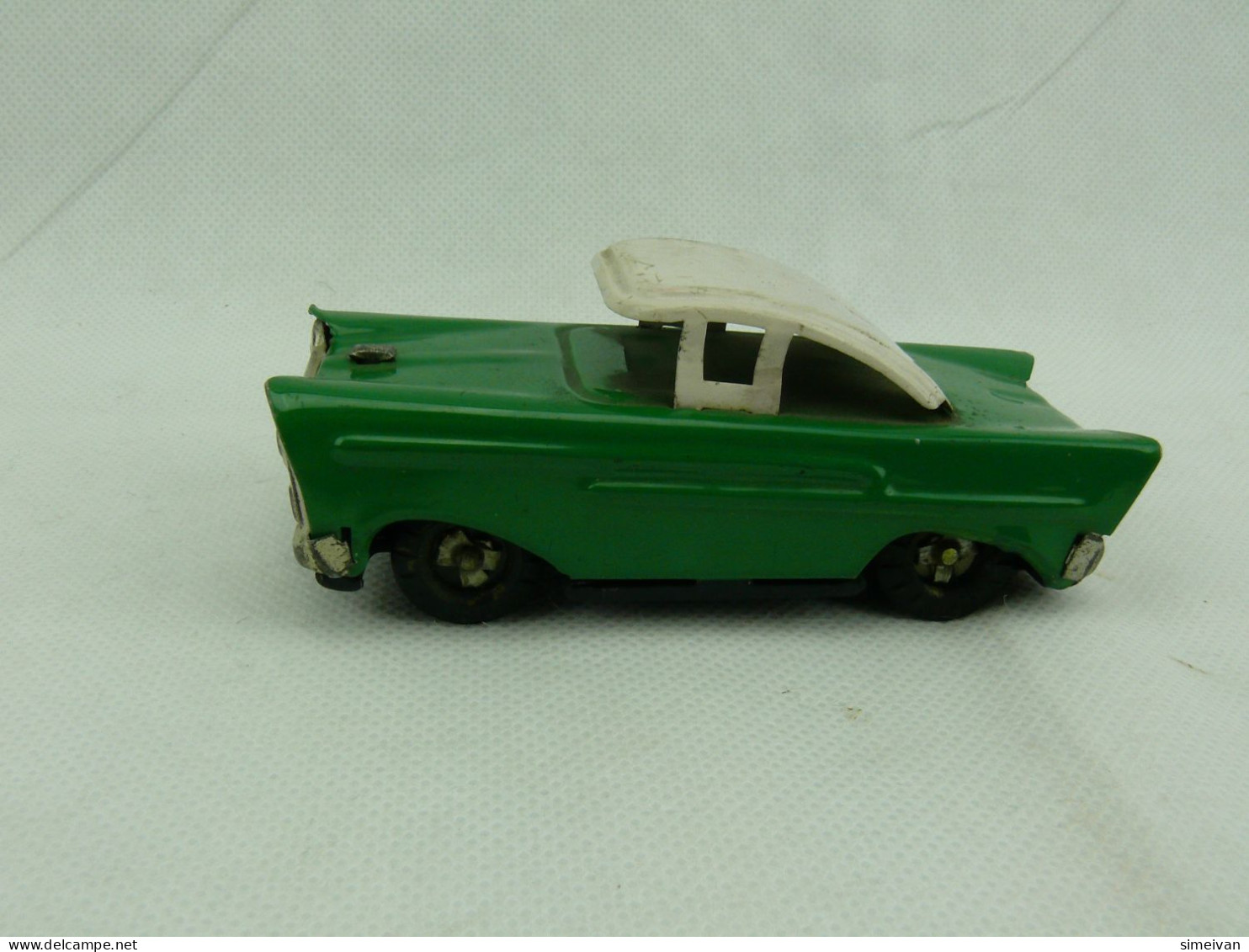 VINTAGE RARE TIN TOY FRICTION CAR 1960's MADE IN CHINA #2388 - Jouets Anciens