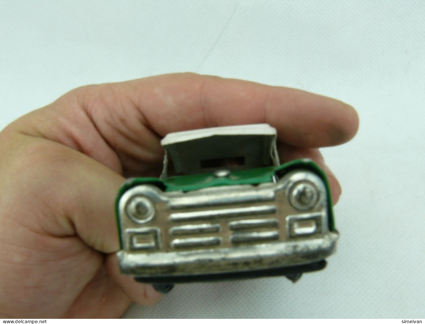 VINTAGE RARE TIN TOY FRICTION CAR 1960's MADE IN CHINA #2388