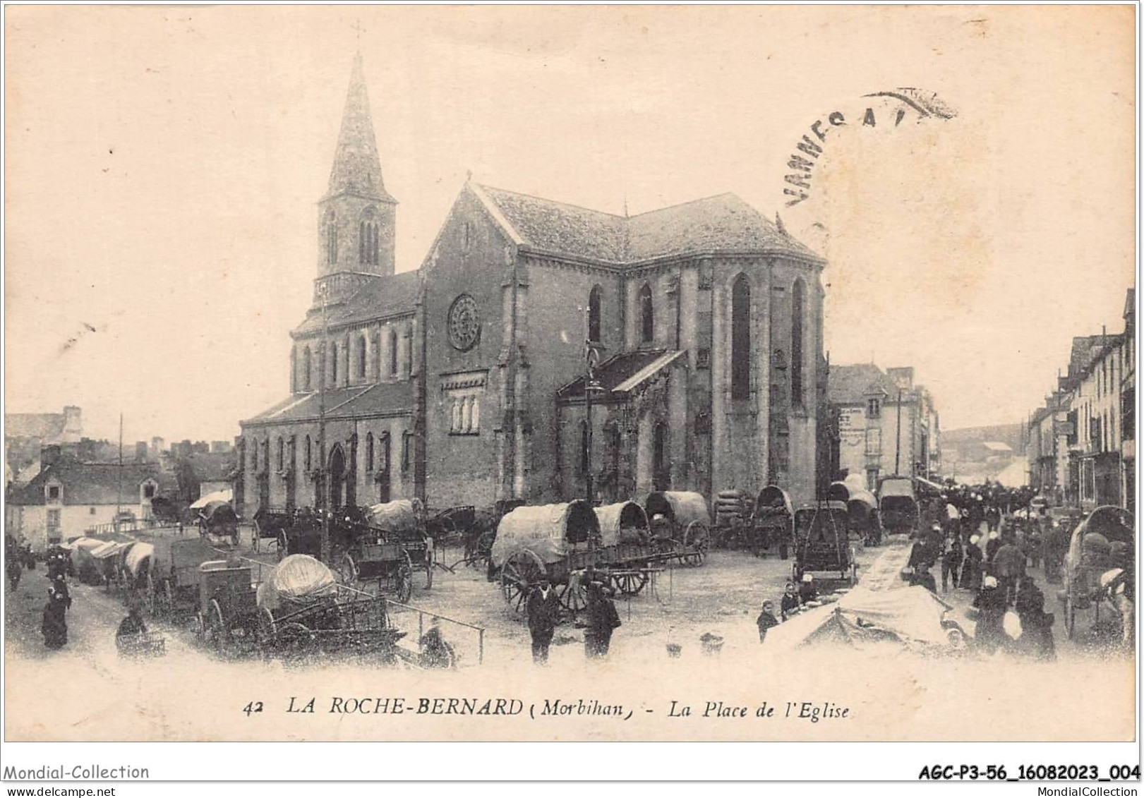 AGCP3-56-0189 - LA ROCHE BERNARD - La Place De L'eglise - La Roche-Bernard