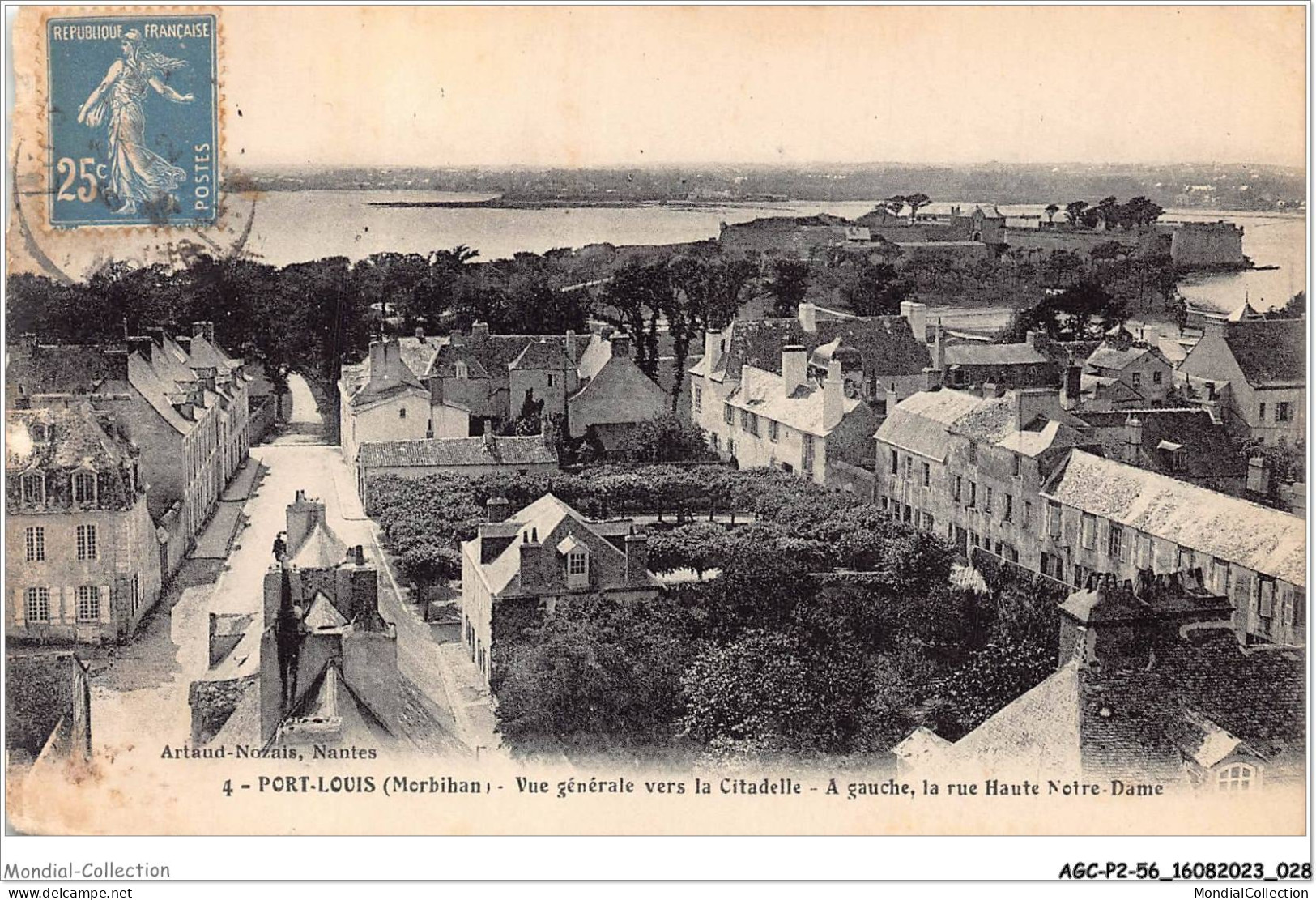 AGCP2-56-0104 - PORT-LOUIS - Vue Generale Vers La Citadelle - A Gauche - La Rue Haute Notre-Dame - Port Louis