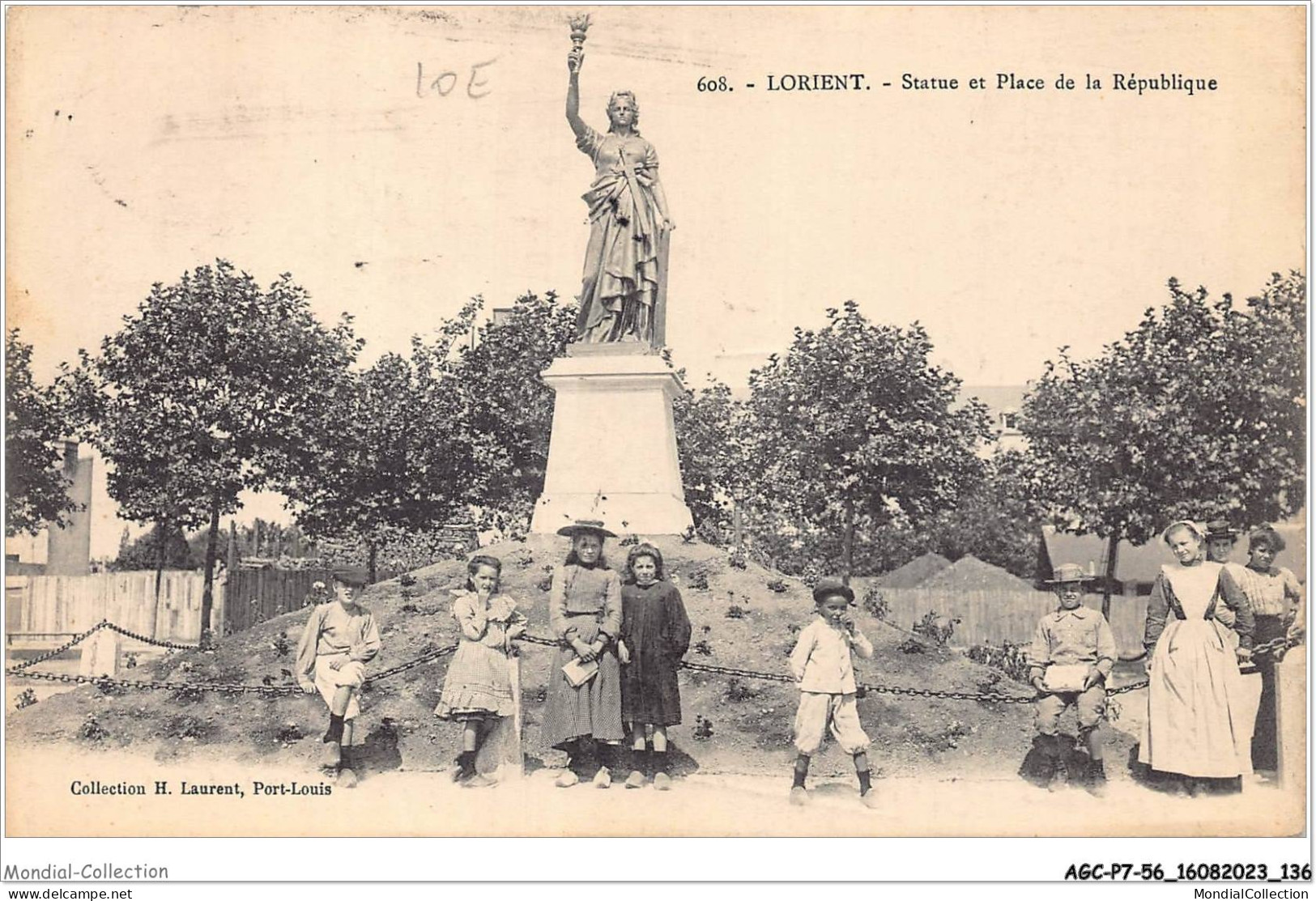 AGCP7-56-0607 - LORIENT - Statue Et Place De La Republique - Lorient