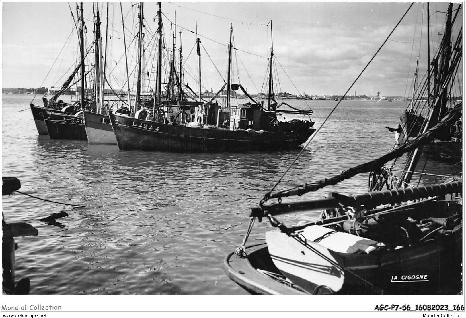 AGCP7-56-0622 - PORT-LOUIS - Le Port De Peche - Vue Sur La Rade De Lorient - Port Louis