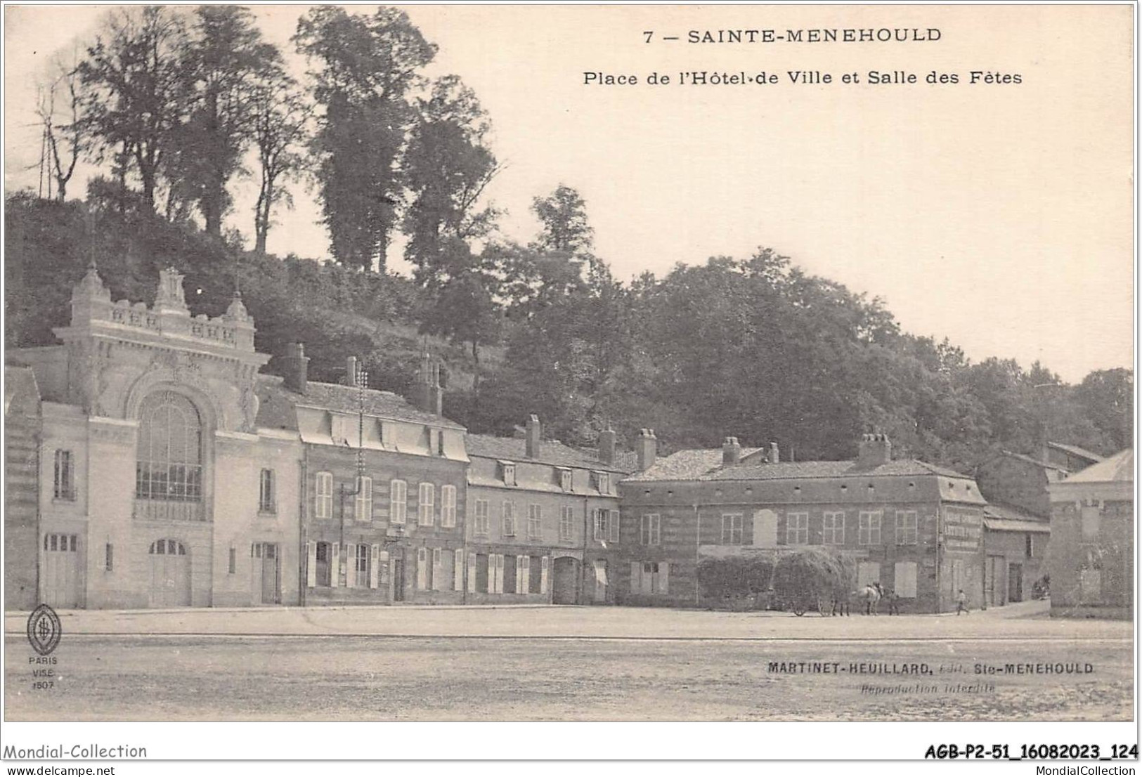 AGBP2-51-0149 - SAINT-MENEHOULD - Place De Hotel De Ville Et Salle Des Fetes  - Sainte-Menehould