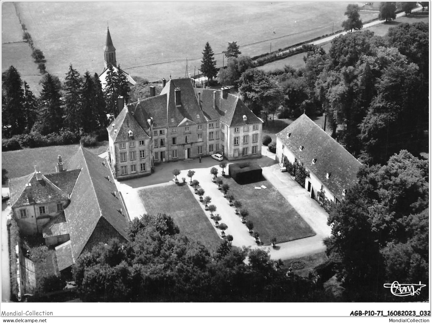 AGBP10-71-0991 - LUGNY-LES-CHAROLLES - Le Chateau - Vue Aérienne  - Charolles