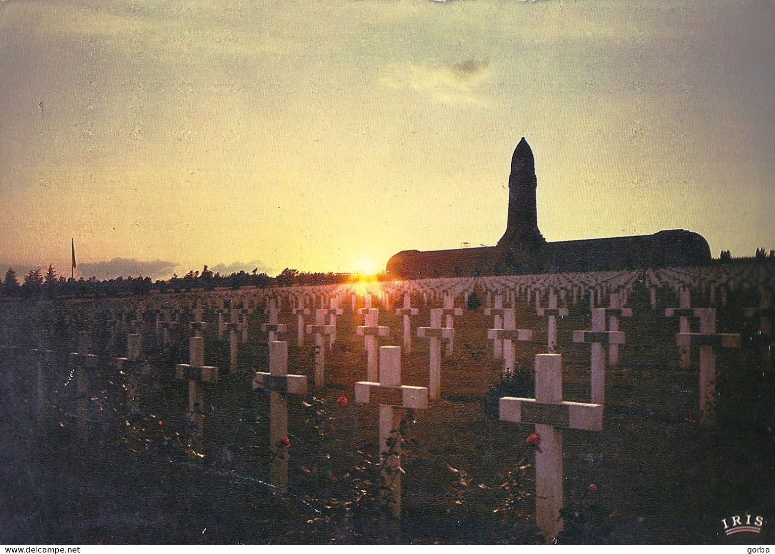 *CPM  - 55 - DOUAUMONT - L'Ossuaire Au Crépuscule - Douaumont