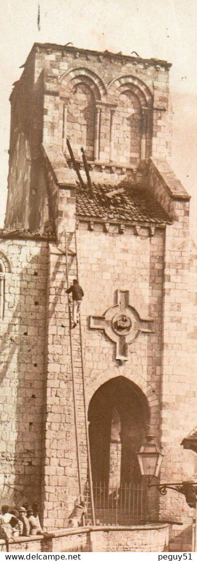 18. Mehun-sur-Yèvre. Eglise Notre-Dame (après Incendie De 1910). Ouvriers Sur L'échelle. Croix Grecque Et Agneau Pascal. - Mehun-sur-Yèvre
