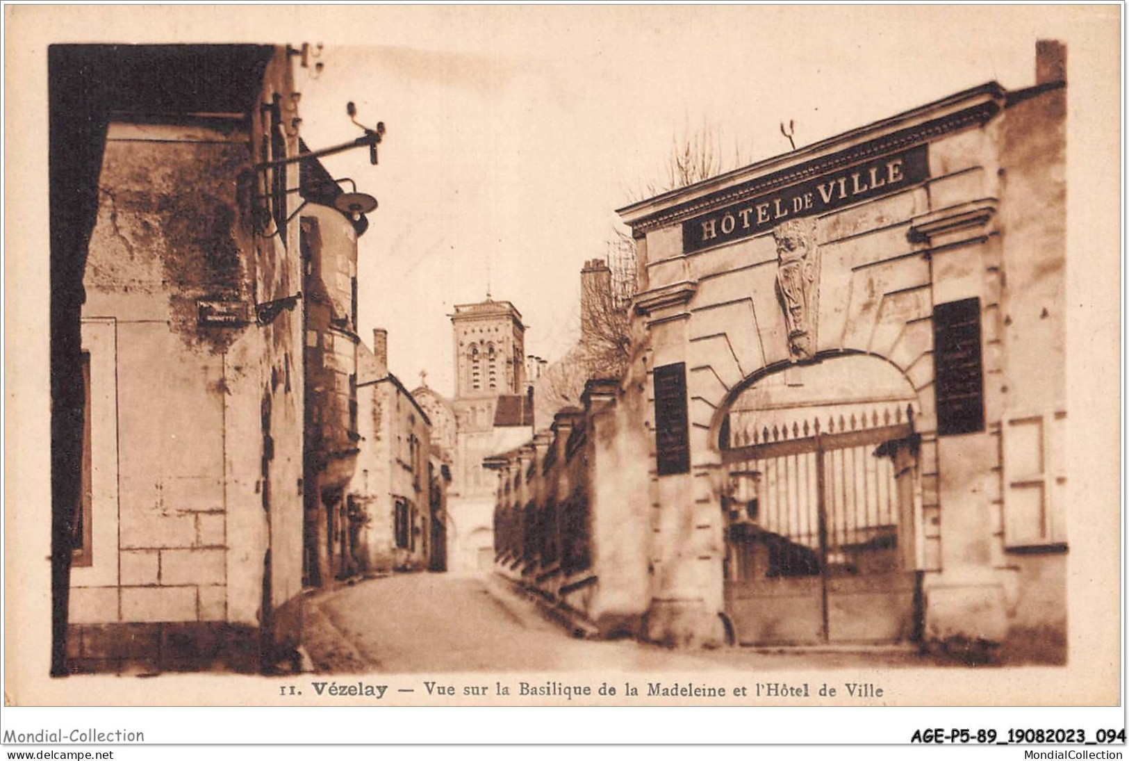 AGEP5-89-0448 - VEZELAY - Vue Sur La Basilique De La Madeleine Et L'hôtel De Ville - Vezelay