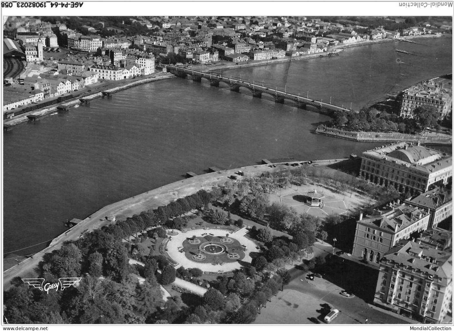 AGEP4-64-0343 - La France Vue Du Ciel - BAYONNE - Le Jardin Public - La Place Général De Gaulle Et Le Pont Saint-esprit  - Bayonne