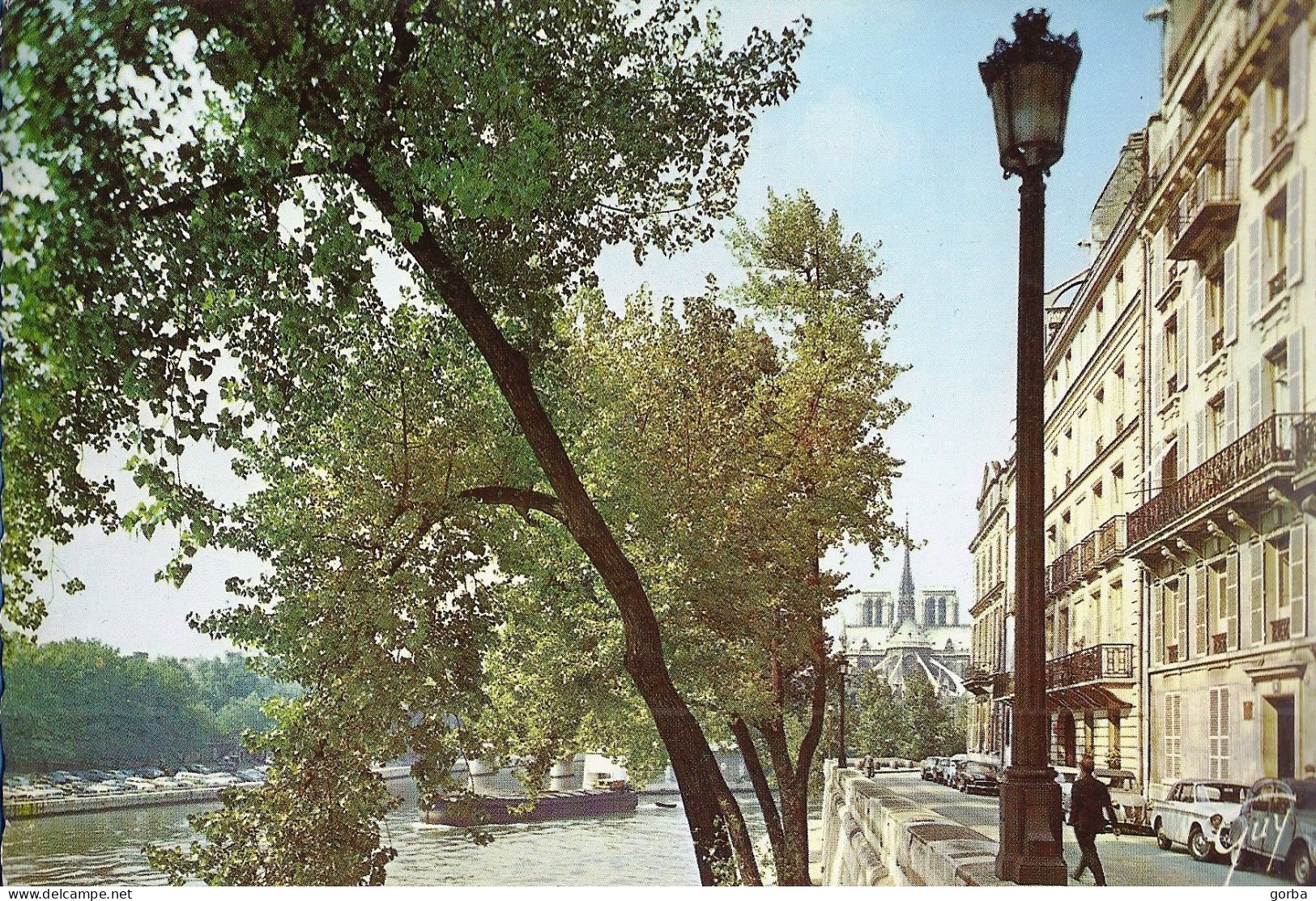 *CPM  - 75 - PARIS - Les Quais De Seine - Die Seine Und Ihre Ufer