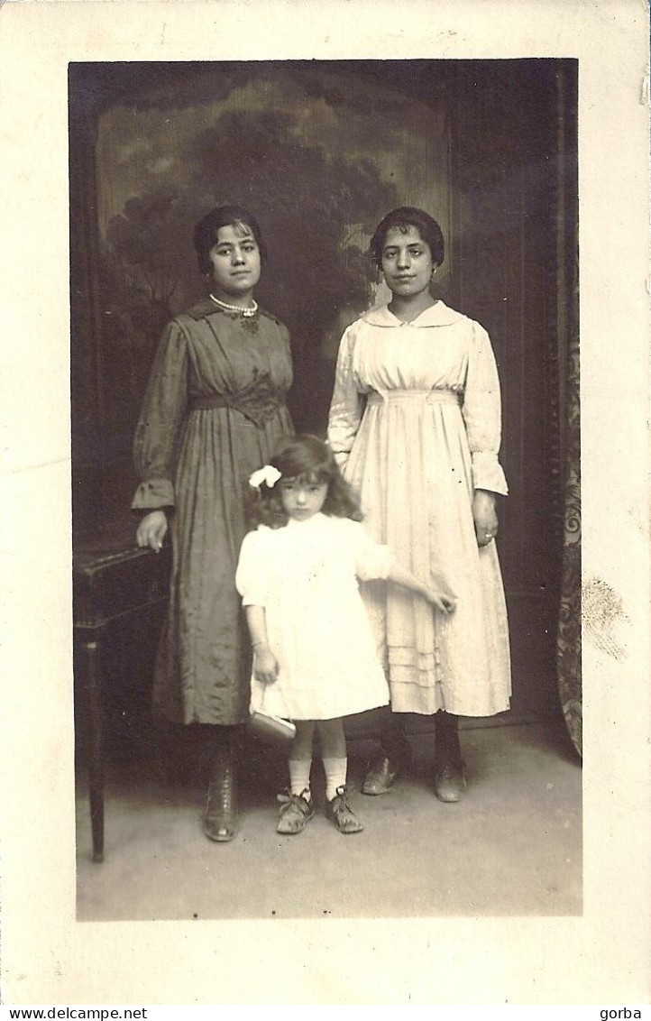 *CPA Photo - 2 Femmes Et Une Fillette - Photographie