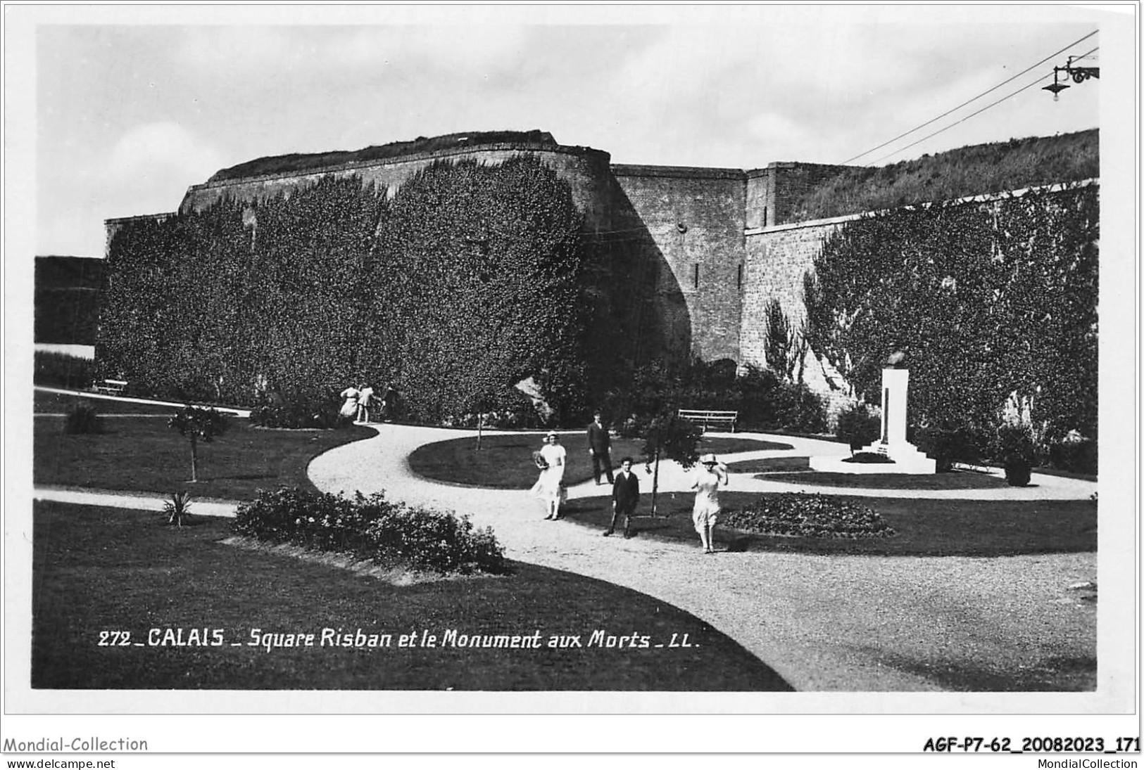 AGFP7-62-0672 - CALAIS - Square Risban Et Le Monument Aux Morts  - Calais