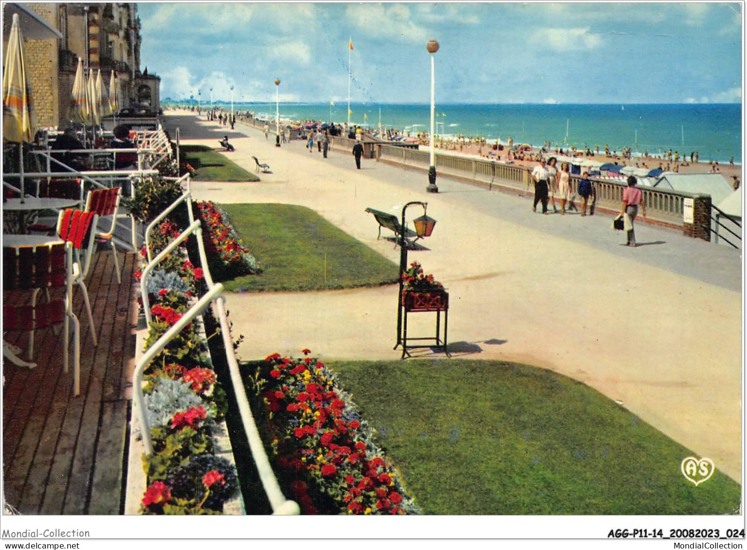 AGGP11-14-0852 - CABOURG - La Promenade Et La Plage - Cabourg