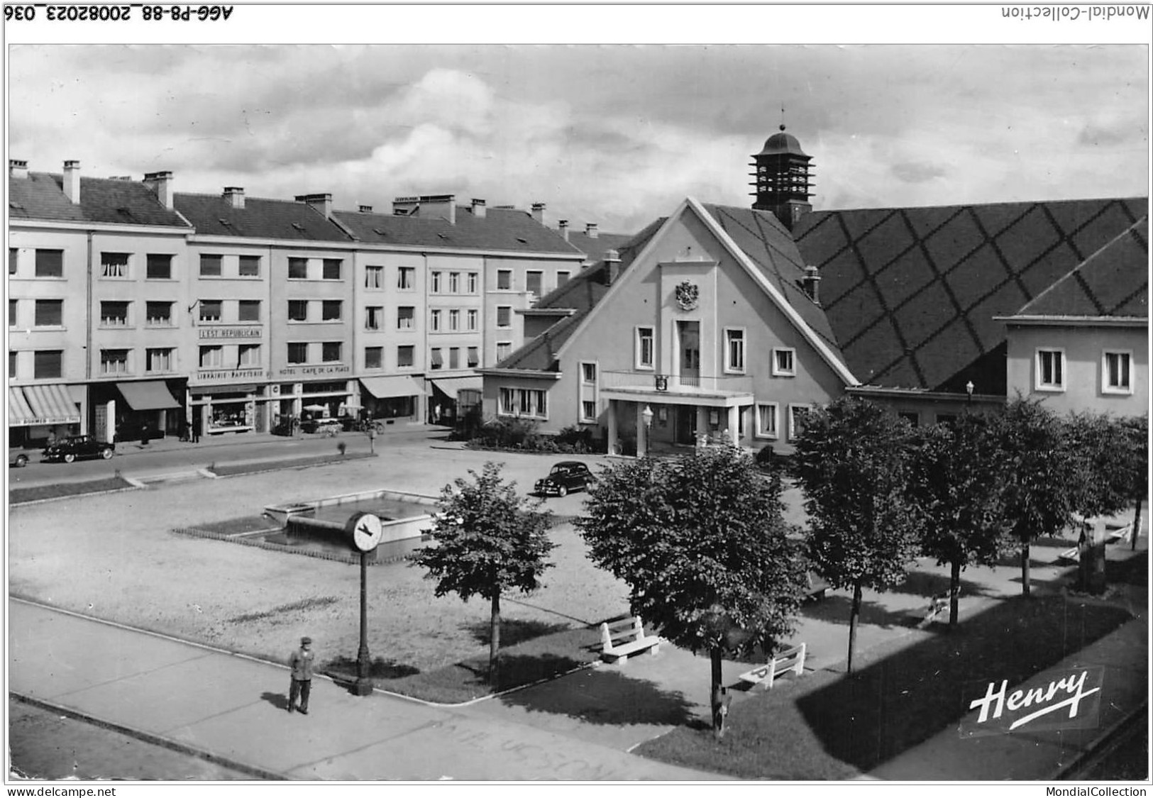 AGGP8-88-0635 - CHARMES - Place Henri-breton Et L'hotel De Ville - Charmes