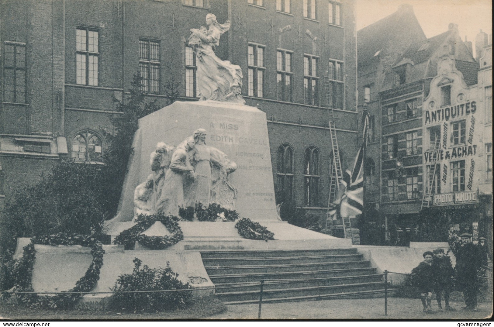 BRUXELLES.    MONUMENT ELEVE A LA MEMOIRE DE MISS EDITH CAVELL        ZIE AFBEELDINGEN - Monuments, édifices