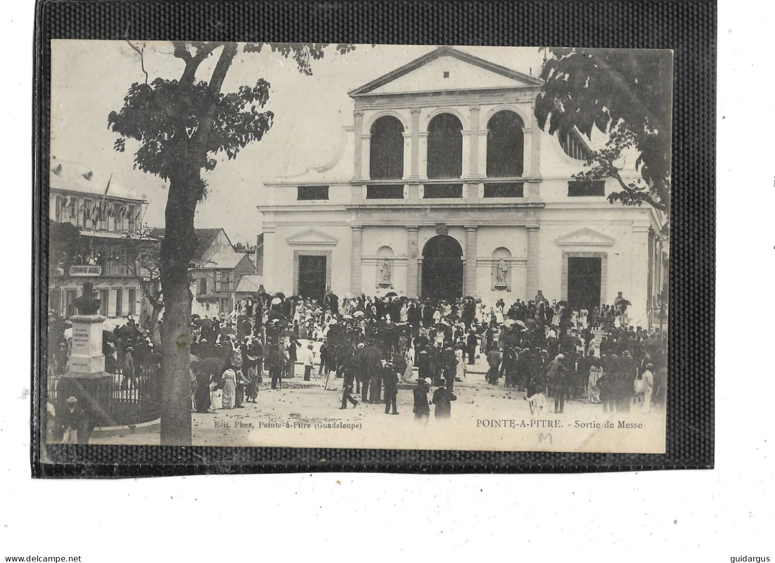 97-Guadeloupe-POINTE-à-PITRE- Une Vue Animée D'une " SORTIE De MESSE " En 1900 - Pointe A Pitre