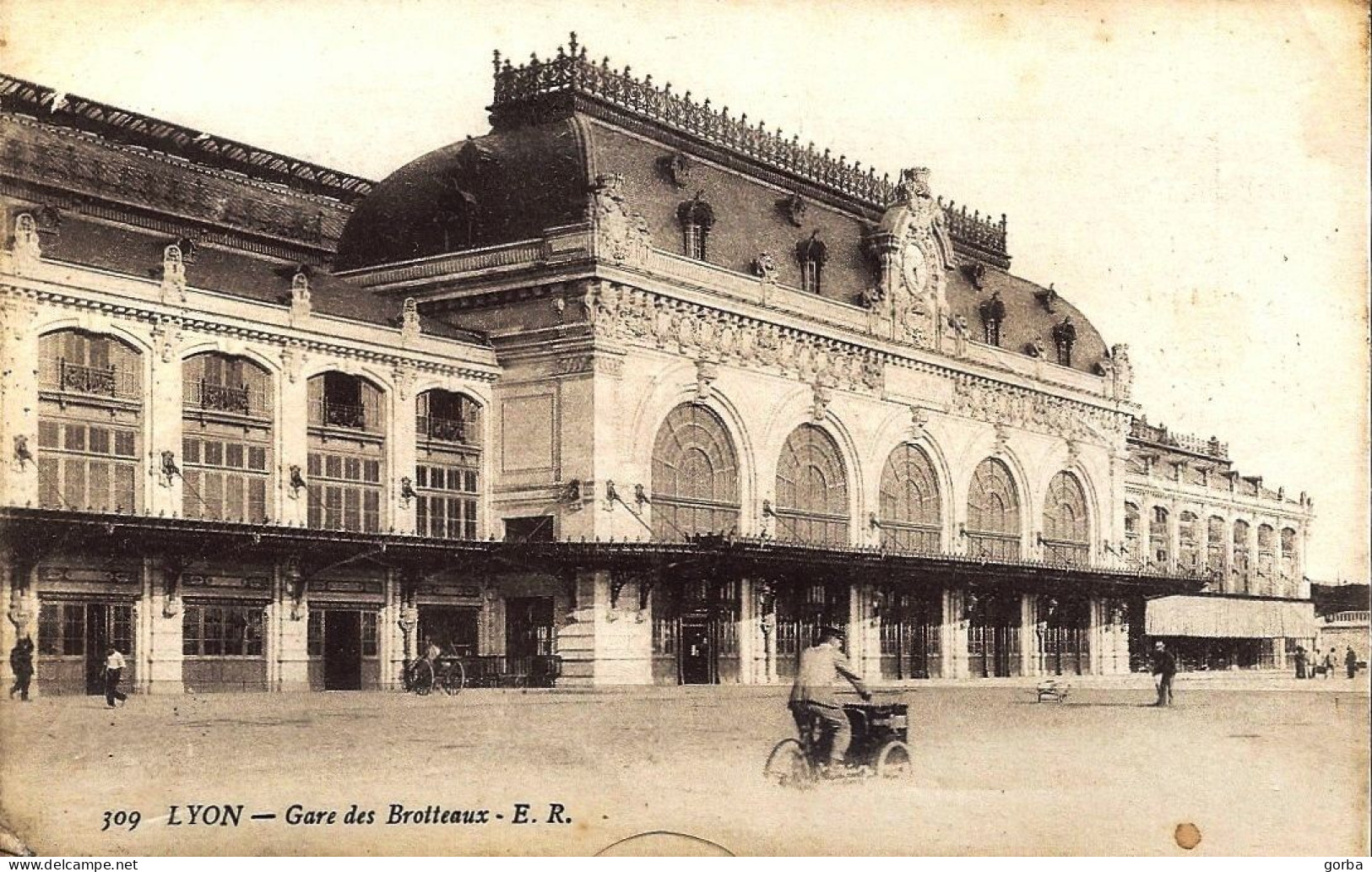 *CPA - 69 LYON - 6ème - Gare Des Brotteaux - Triporteur - Lyon 6