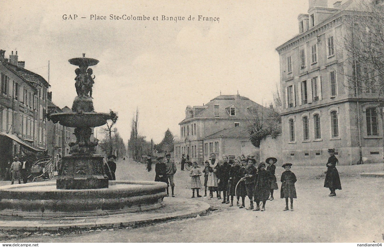 CPA - 05 - Gap - Place Ste Colombe Et Banque De France - Gap