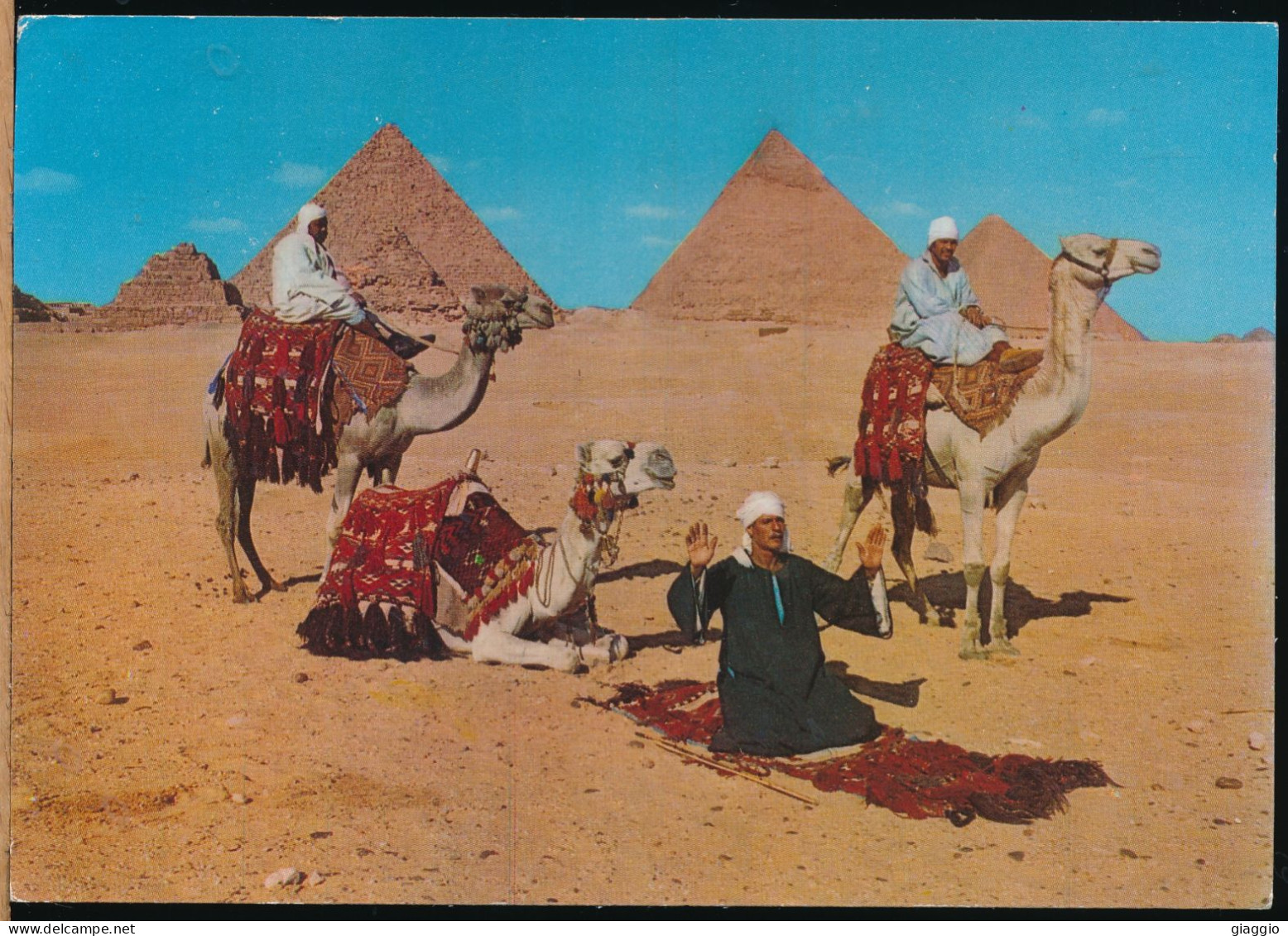 °°° 30862 - EGYPT - GIZA - ARAB CAMELRIDERS IN FRONT OF THE PYRAMIDS °°° - Guiza