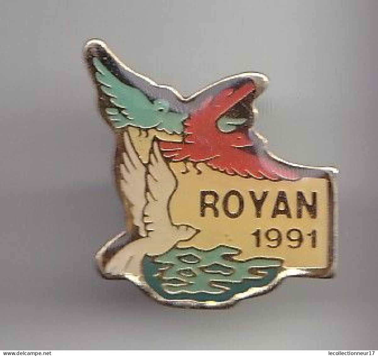 Pin's Royan En Charente Maritime Dpt 17 Réf 6385 - Villes