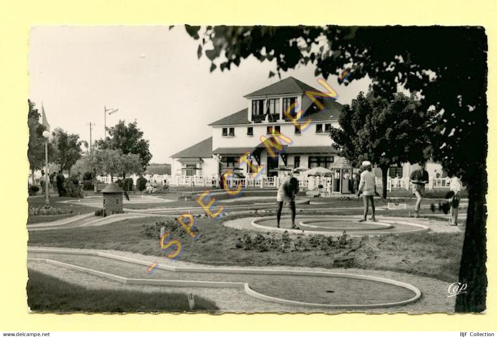 22. SAINT-QUAY-PORTRIEUX - Le Golf Miniature Et Le Casino (animée) CPSM - Saint-Quay-Portrieux