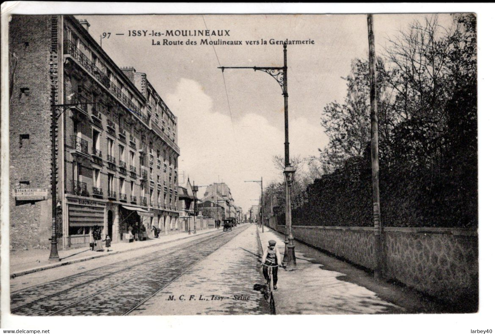 Issy Les Moulineaux La Route Des Moulineaux Vers La Gendarmerie - Cartes Postales Ancienne - Issy Les Moulineaux