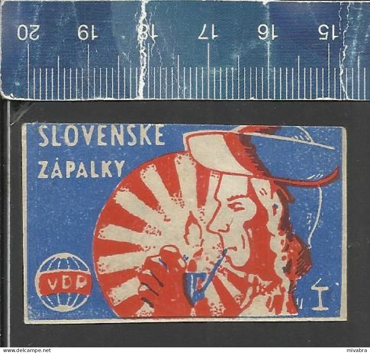 SLOVENSKE ZAPALKY VDP I ( MAN LICHTING A PIPE ) - OLD VINTAGE CZECHOSLOVAKIAN MATCHBOX LABEL - Zündholzschachteletiketten