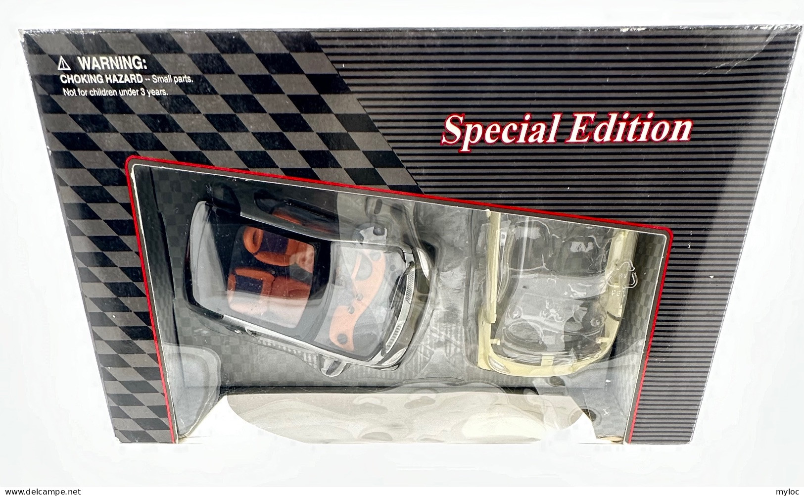 Smart. Special Edition 1 + 1. Maisto. Die Cast Meta; With Plastic Parts. 1 Voiture Miniature + 1 Body Panel - Maisto