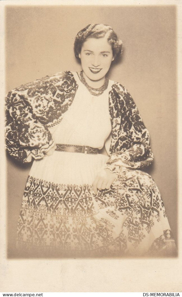 Croatian Woman In Traditional Costume , Folklore 1935 - Croatie