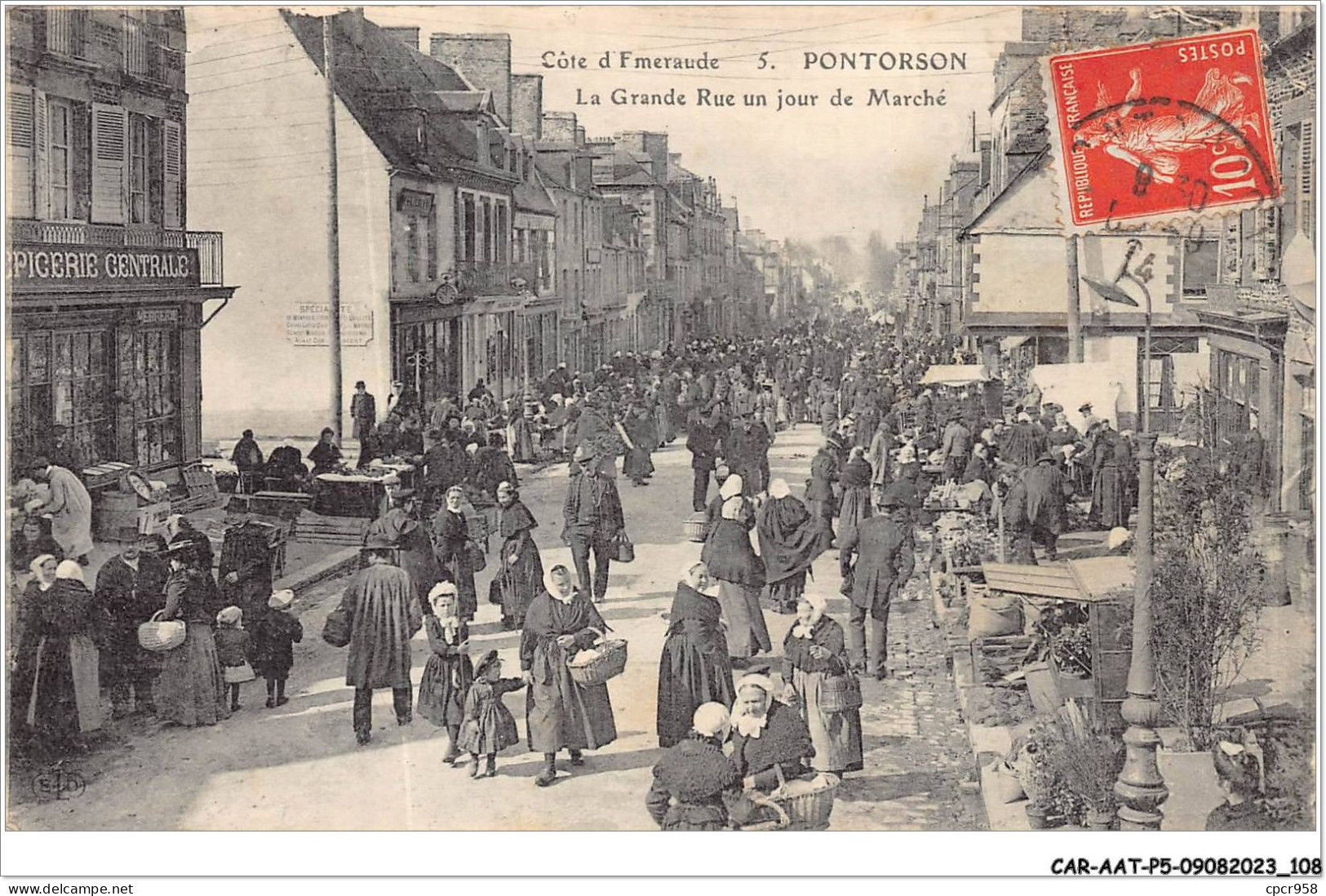 CAR-AATP5-50-0459 - PONTORSON - La Grande Rue Un Jour De Marché - Pontorson