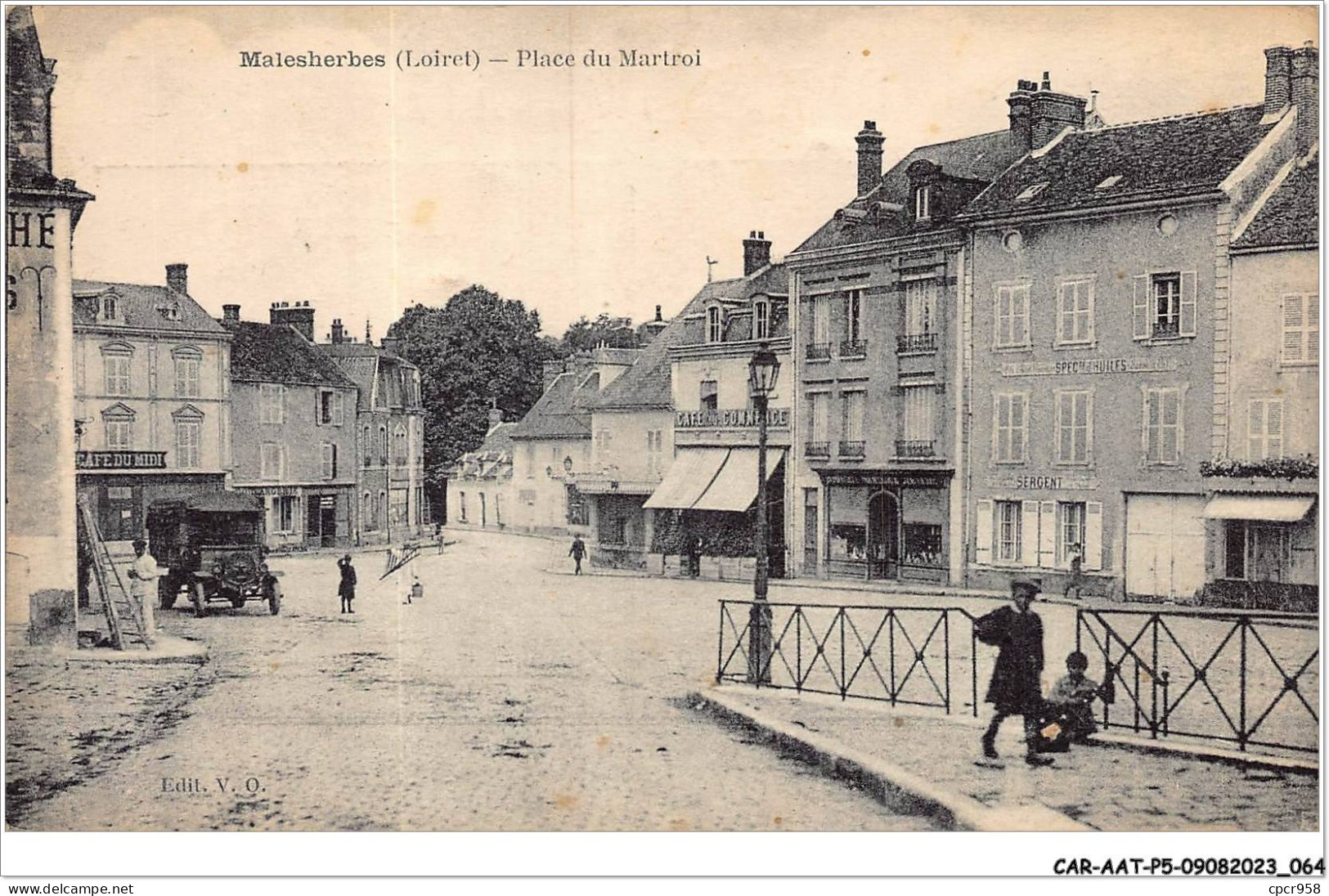 CAR-AATP5-45-0437 - MALESHERBES - Place Du Martroi - Malesherbes