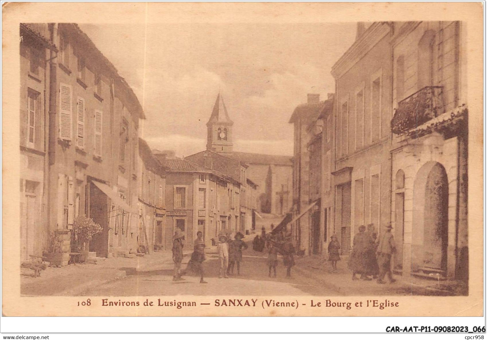 CAR-AATP11-86-0951 - SANXAY - Le Bourg Et L'église - Lusignan
