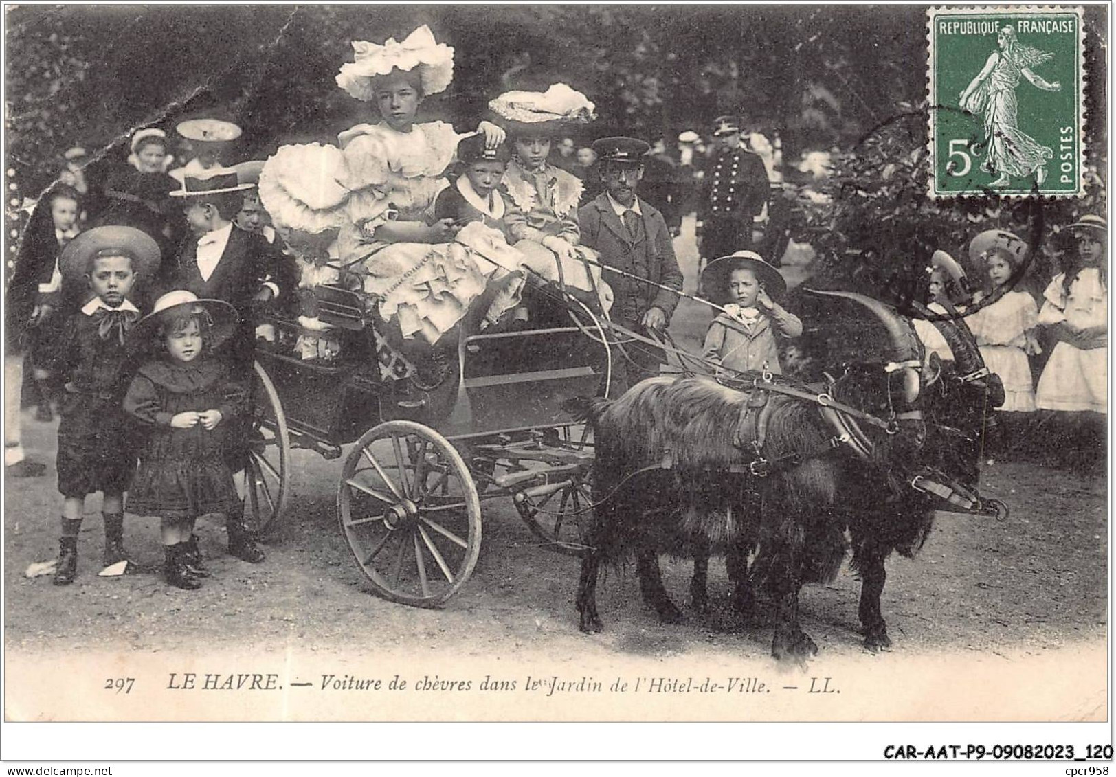 CAR-AATP9-76-0810 - LE HAVRE - Voiture De Chèvres Dans Le Jardin De L'hôtel De Ville - Non Classés