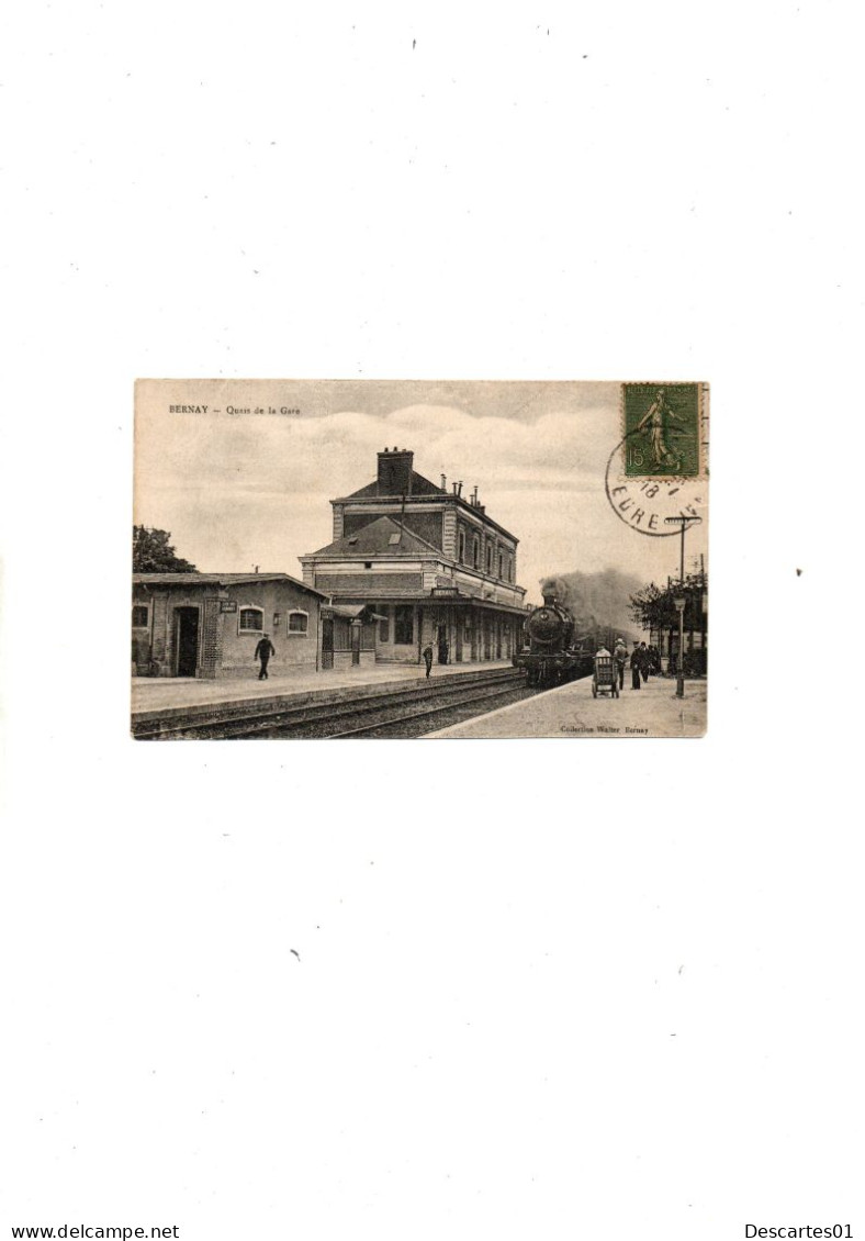 C P A  ANIMEE  BERNAY QUAIS DE LA GARE ET ARRIVEE DE LA LOCOMOTIVE    CIRCULEE  30 JANVIER 1918 - Bernay