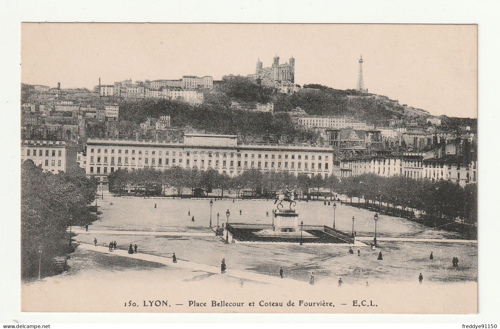 CPA 69 . Lyon . Place Bellecour  Et Coteau De  Fourvière - Lyon 2