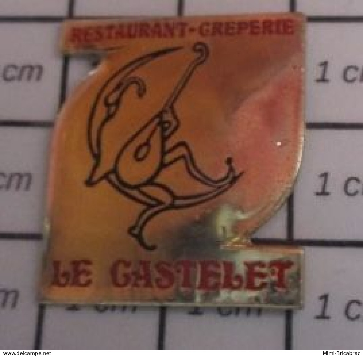 411F Pin's Pins / Beau Et Rare / ALIMENTATION / RESTAURANT CREPERIE LE CASTELET CROISSANT DE LUNE MANDOLINE - Alimentazione
