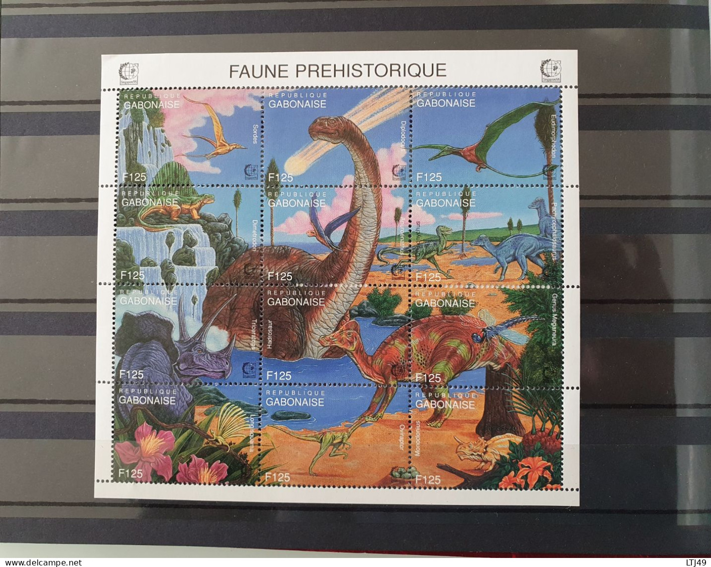 Lot De 3 Albums De Timbres( +2175 Timbres) Exceptionnel Sur Les Thème Des Dinosaures/ Animaux Préhistoriques - Sammlungen (im Alben)
