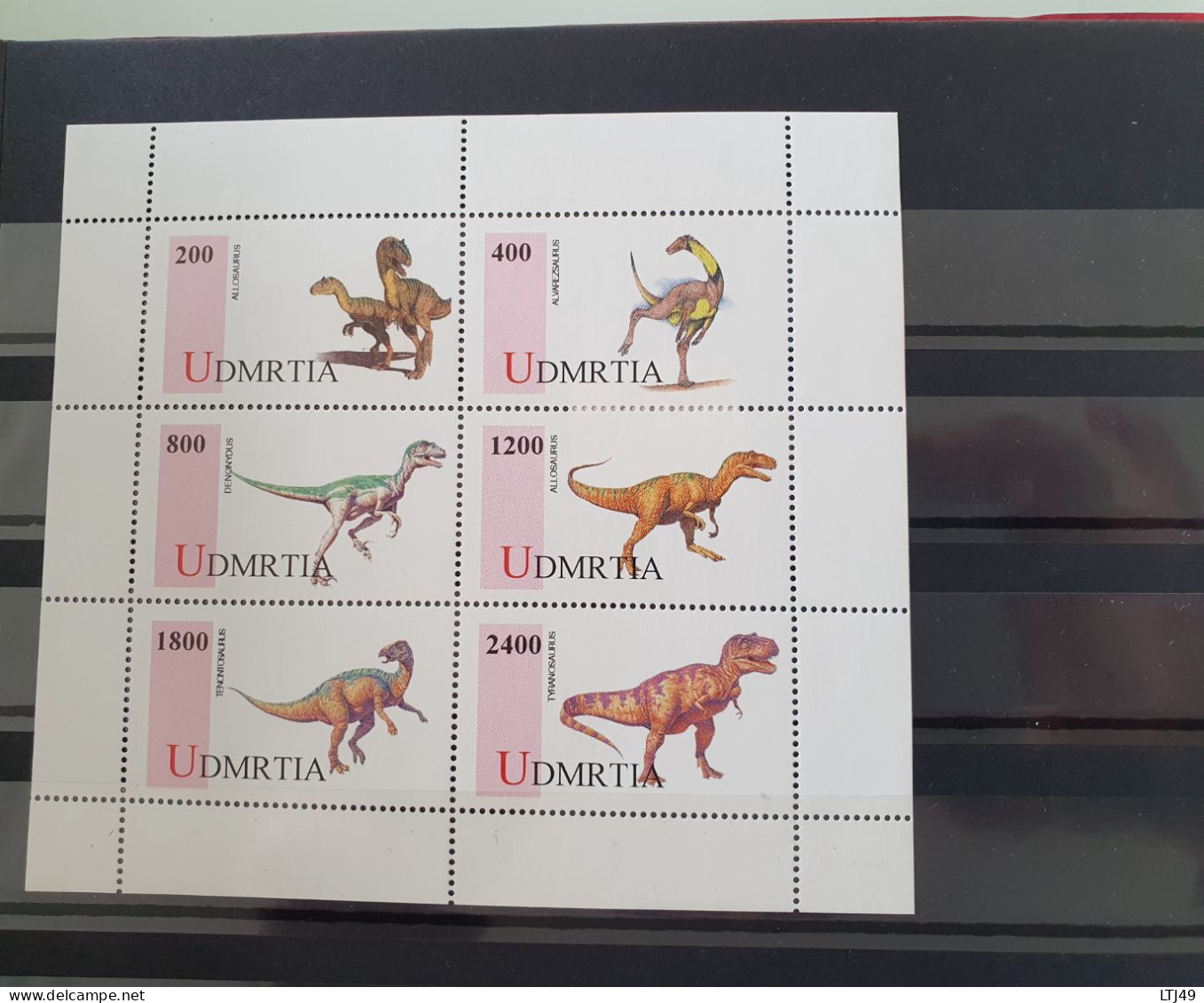 Lot de 3 albums de timbres( +2175 timbres) exceptionnel sur les thème des dinosaures/ Animaux préhistoriques