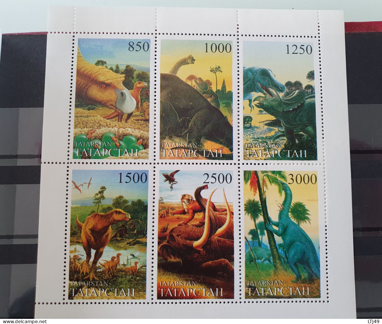 Lot de 3 albums de timbres( +2175 timbres) exceptionnel sur les thème des dinosaures/ Animaux préhistoriques