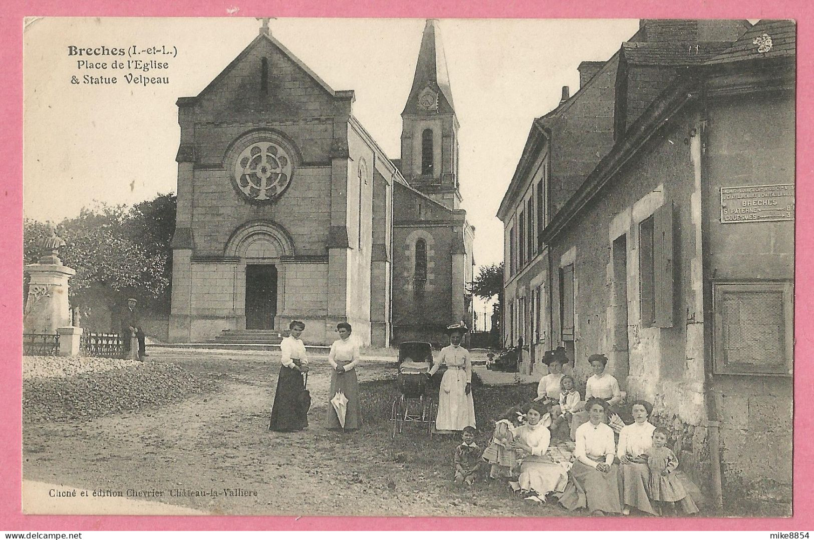 SAS0291  CPA  BRECHES (Indre Et Loire) Place De L'Eglise Et Statue Velpeau - Femmes Et Enfants  ++++ - Otros & Sin Clasificación