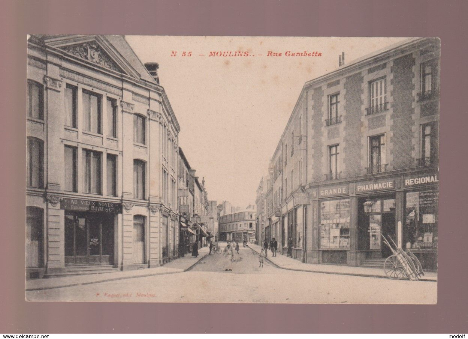 CPA - 03 - Moulins - Rue Gambetta - Animée - Publicité "Au Vieux Noyer" Au Dos - Non Circulée - Moulins