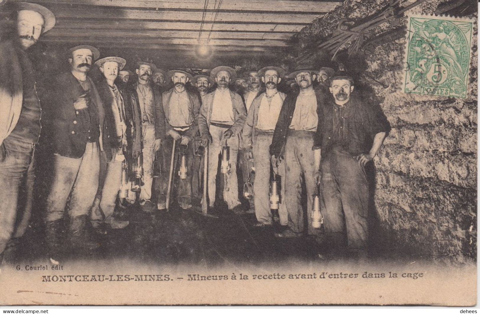 71 - Montceau-les-Mines, Mineurs à La Recette Avant D'Entrer Dans La Cage - Montceau Les Mines