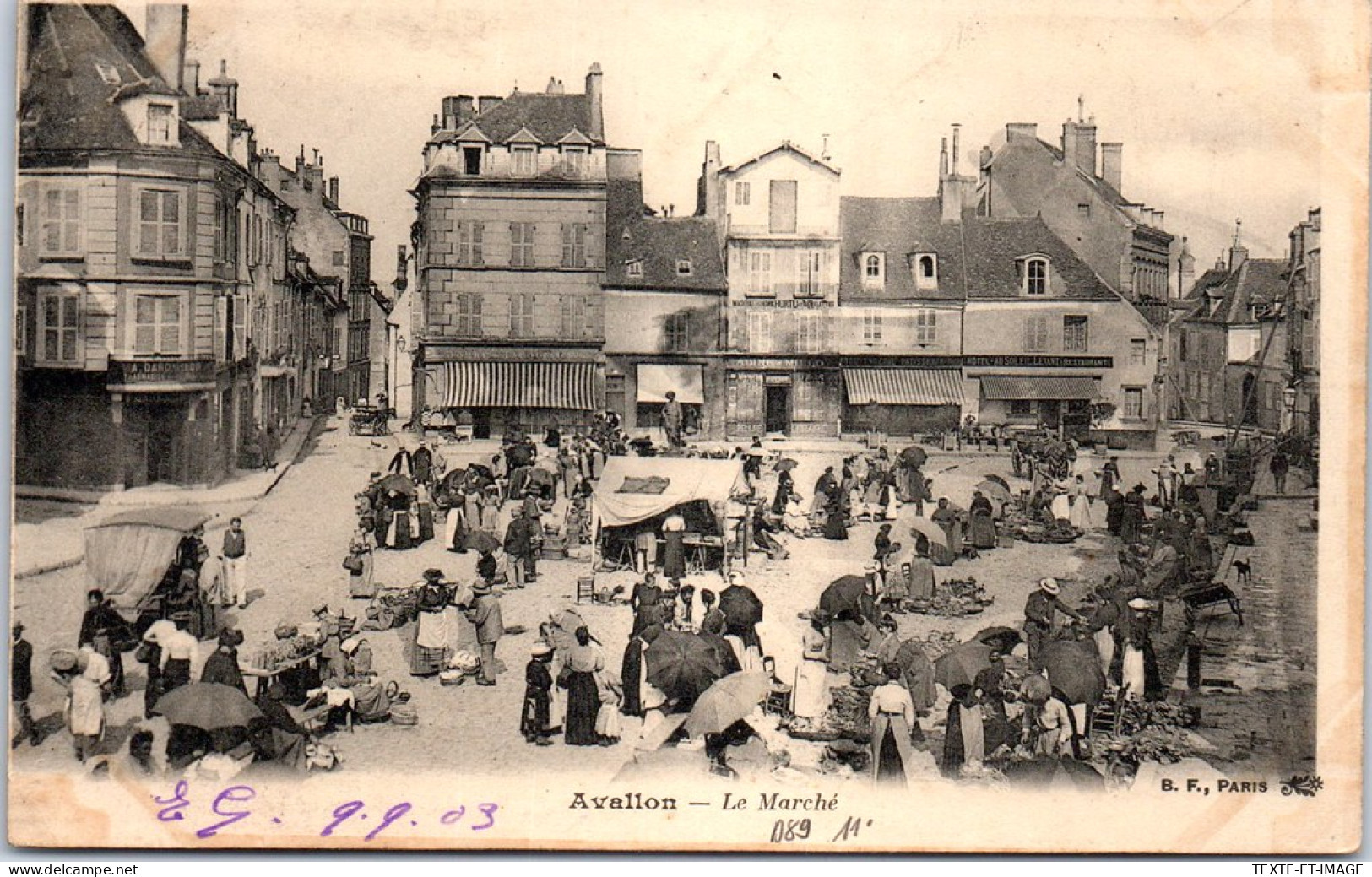89 AVALLON - Vue Du Marche Sur La Place  - Avallon
