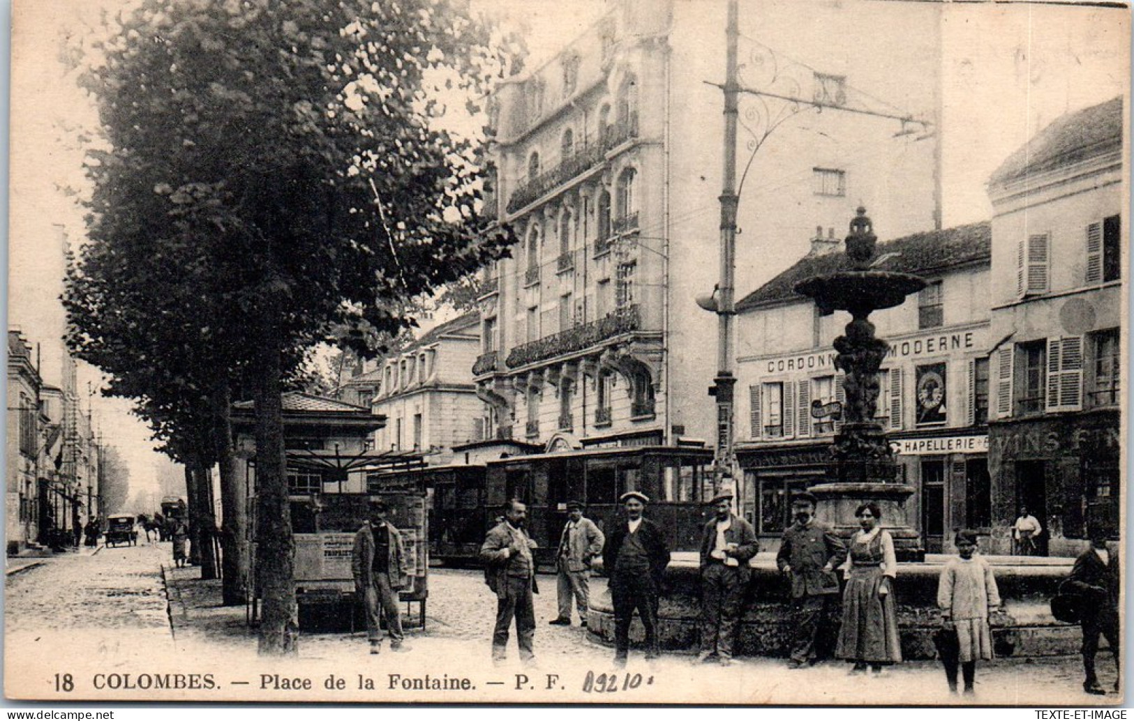 92 COLOMBES - Vue De La Place De La Fontaine  - Colombes