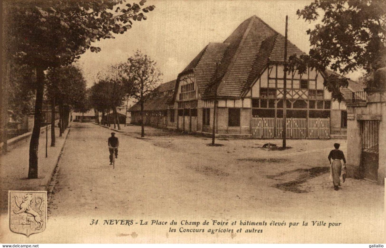 NEVERS LA PLACE DU CHAMP DE FOIRE ET BATIMENTS ELEVES PAR LA VILLE POUR LES CONCOURS AGRICOLES - Nevers