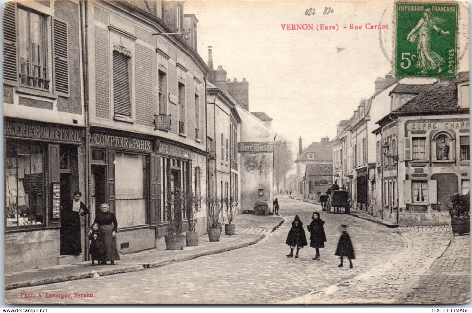 27 VERNON - La Rue Carnot. - Vernon