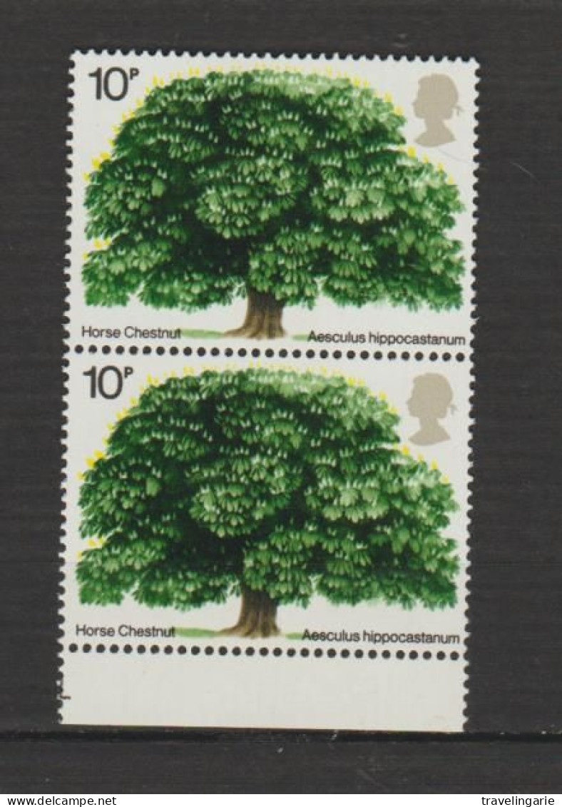 Great Britain 1974 British Trees 2nd Issue Vertical Pair With With Selvage MNH ** - Neufs