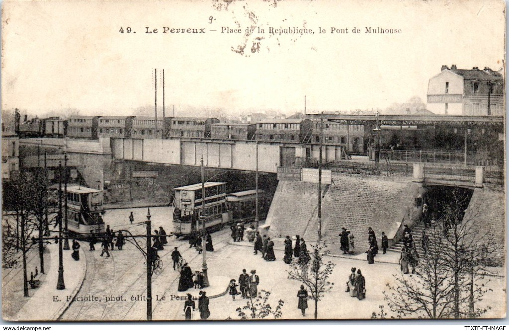 94 LE PERREUX - La Place De La Republique  - Le Perreux Sur Marne