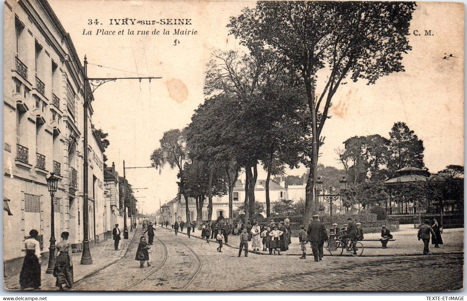 94 IVRY SUR SEINE - La Place Et La Rue De La Mairie. - Ivry Sur Seine