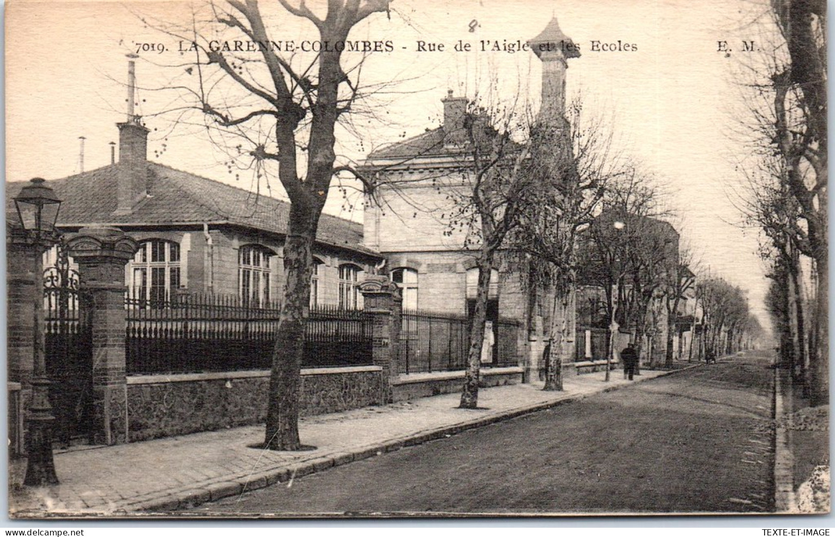 92 LA GARENNE COLOMBES - Rue De L'aigle Et Les Ecoles  - La Garenne Colombes