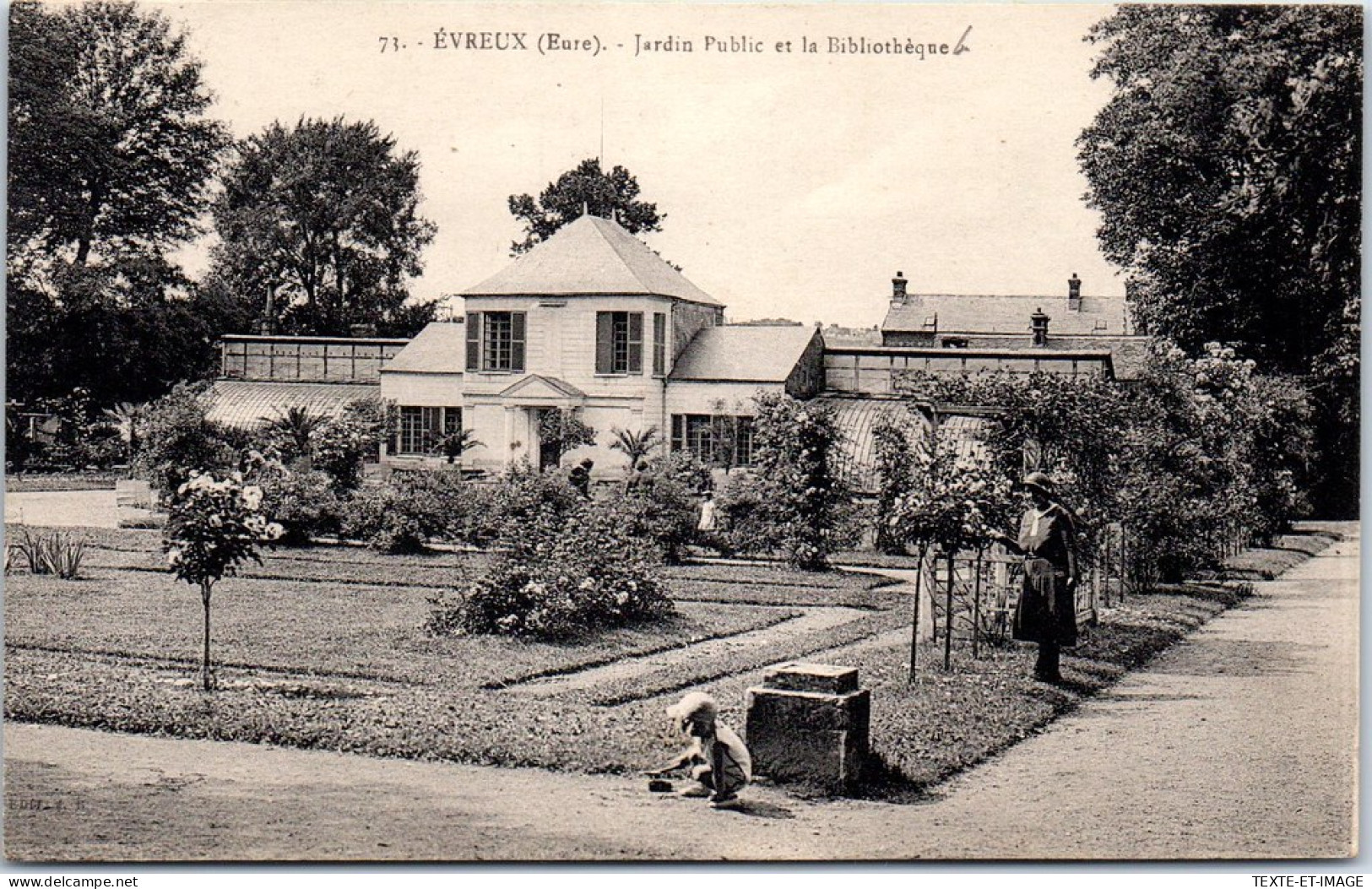 27 EVREUX - Jardin Public Et La Bibliotheque.  - Evreux